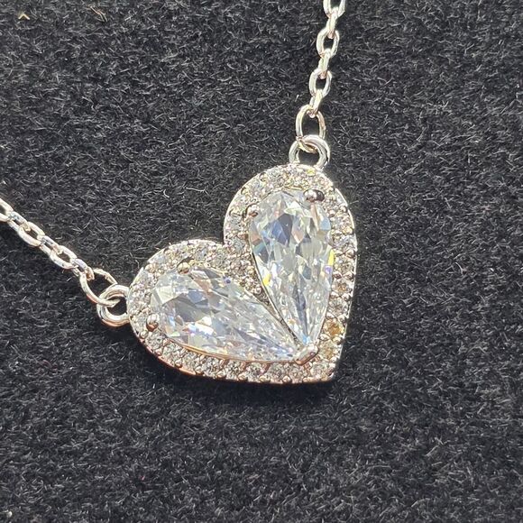 🔥⏭️NIB White Gold Plated Cubic Zirconia Heart Pendant Necklace - Picture 10 of 15